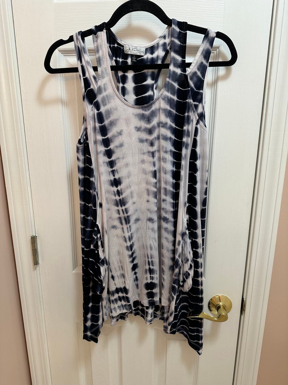 J Valdi top size Small tie-dye black/white pockets